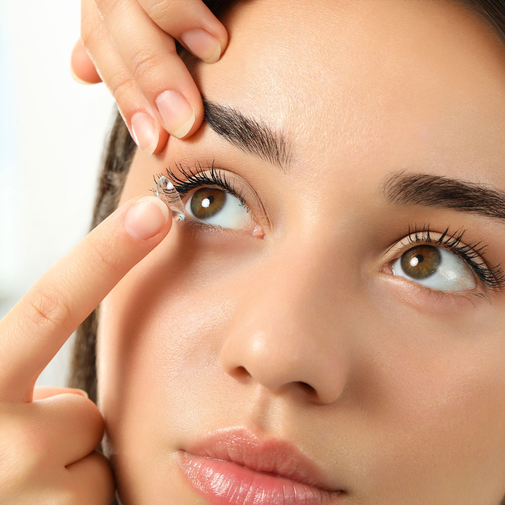 Contact lenses in Girard